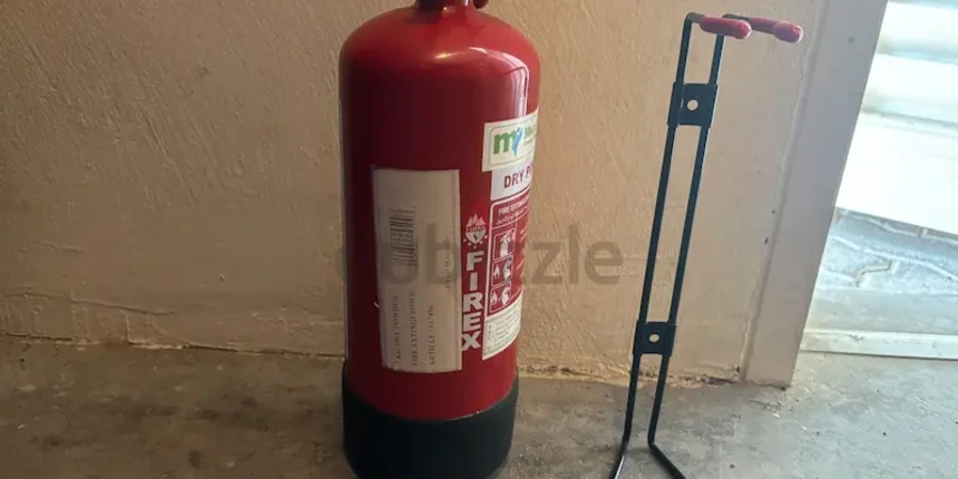 Fire! extinguisher with stand. Never used. Full. For car or home Fire extinguisher with stand. Never used. Full. For car or home Fire extinguisher with stand. Never used. Full. For car or home